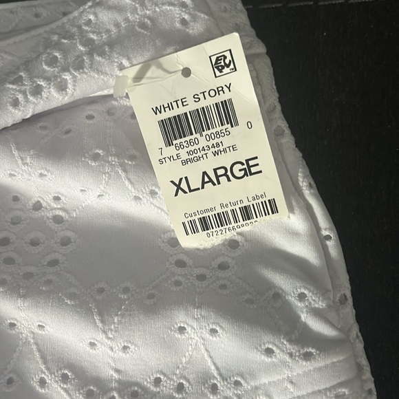 NWT White Eyelet Skirt. Bar III. retails for $49.50 - Picture 2 of 4